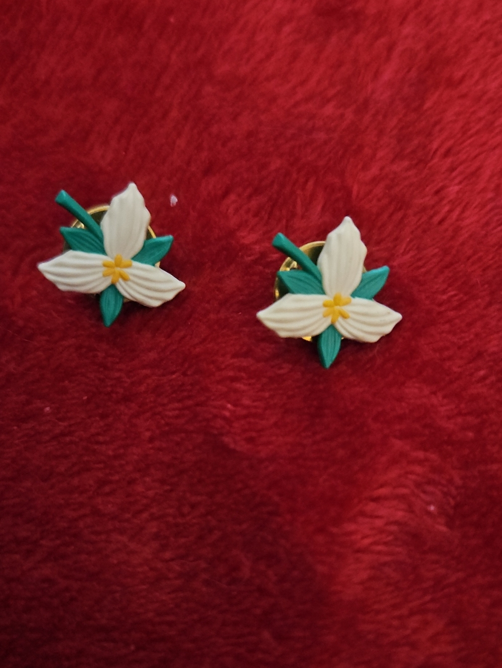 Vintage Province Of Ontario White Floral Trillum Pin - Set Of 2